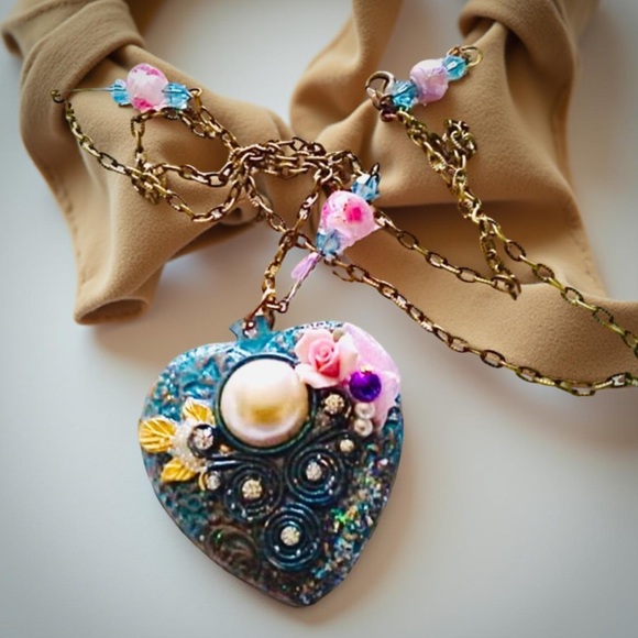 Handcrafted Heart Necklace with Handcrafted chain - Picture 5 of 15